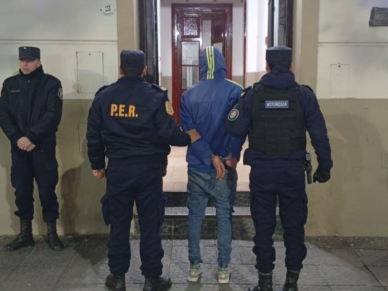 Victoria: un joven fue detenido con un celular robado, un cuchillo y un revólver calibre .38