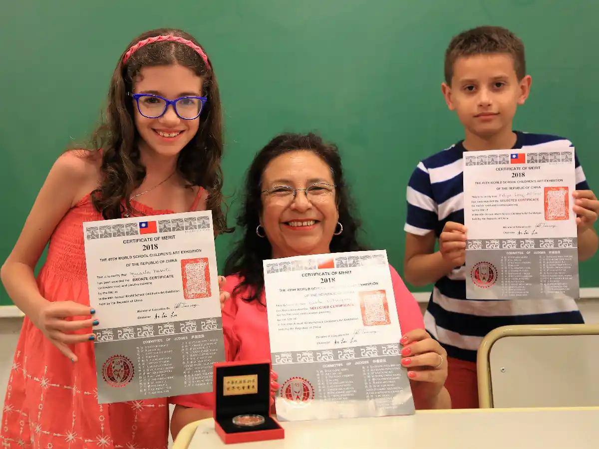 Alumnos de Bellas Artes fueron premiados en China 