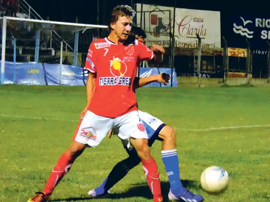 Central Larroque se quedó con el primer partido de cuartos ante Gimnasia