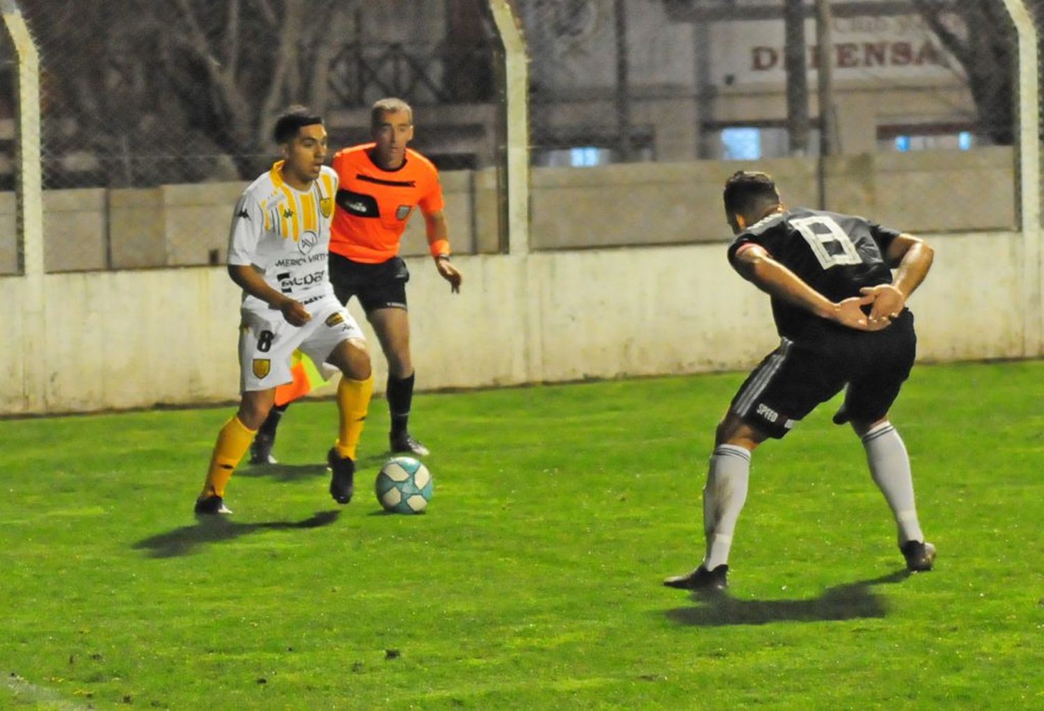 Santamarina hizo poco y en una jugada se quedó con las manos vacías frente a Riestra