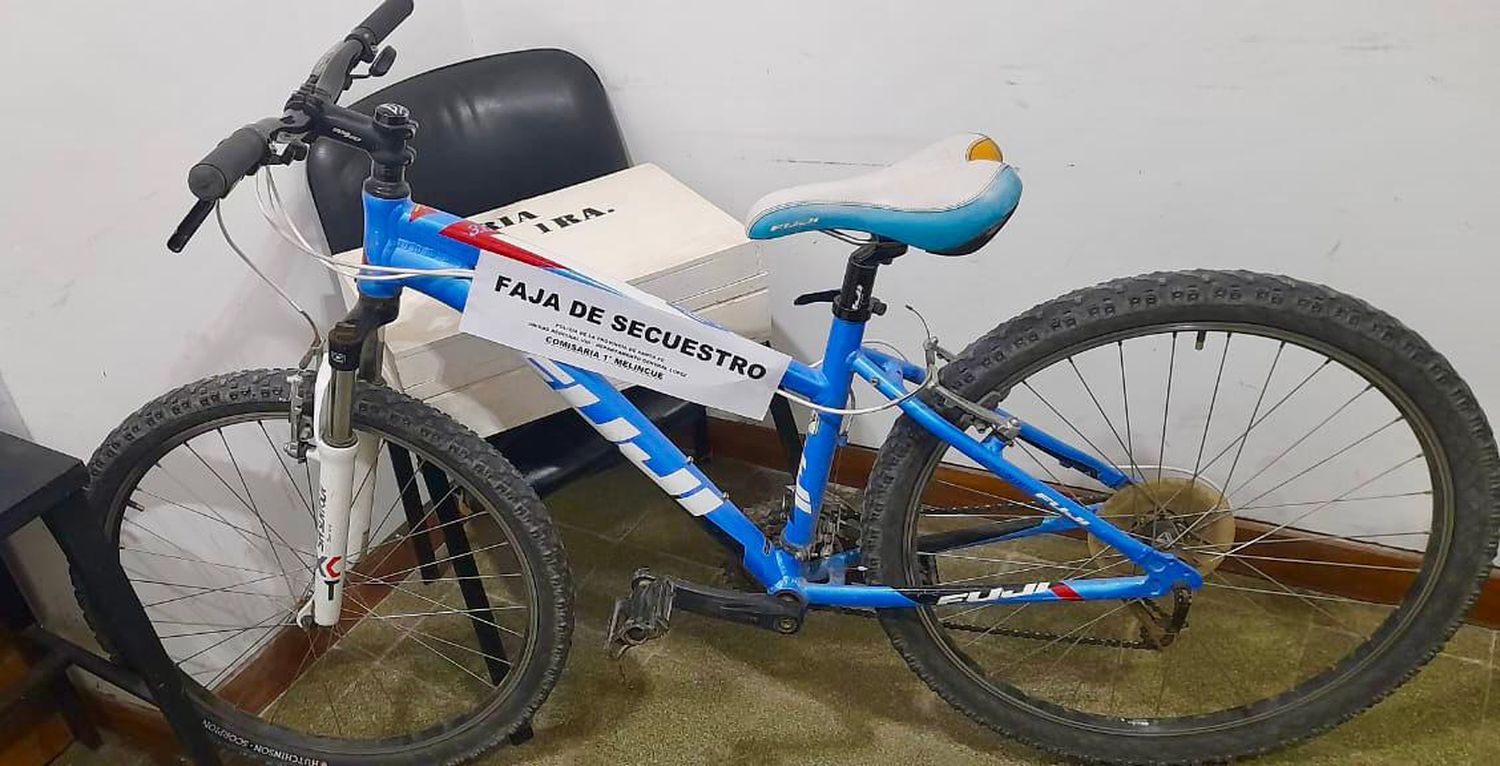 La bicicleta fue recuperada a las pocas horas por los agentes policiales.