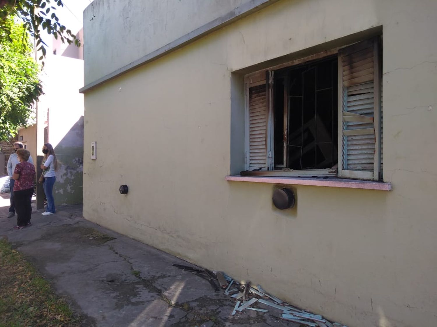 Asaltaron, golpearon y les prendieron fuego la casa a dos personas mayores