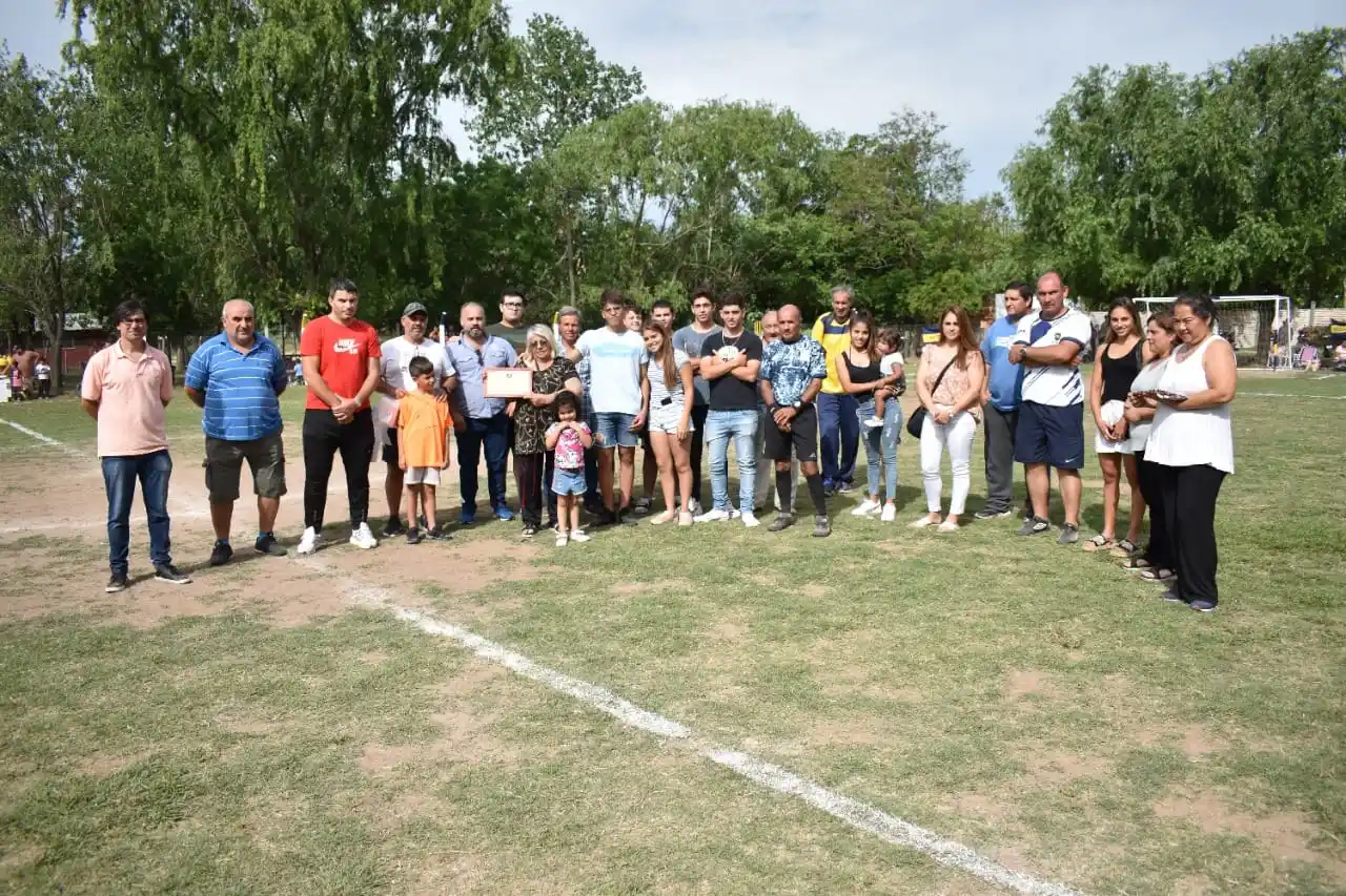 Con un homenaje a “Pinocho” Velo en América, empezó el Clausura de la Liga Infantil