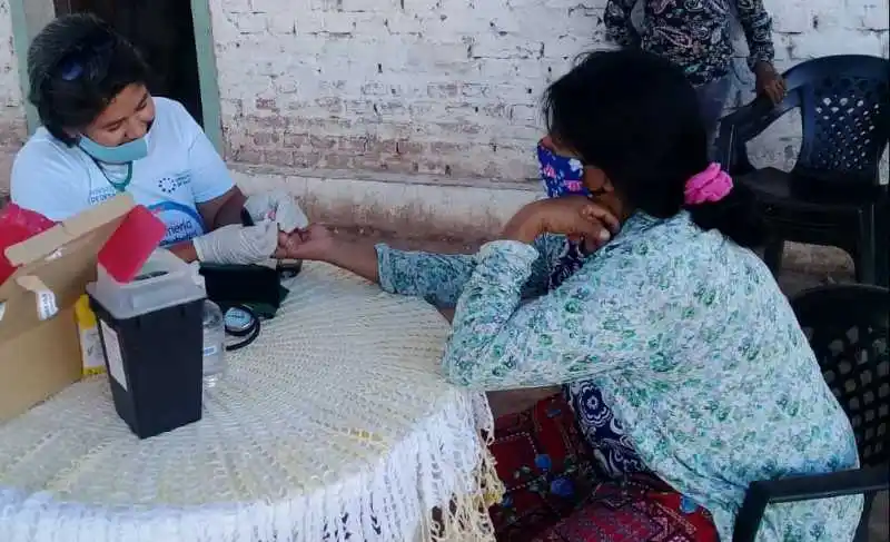 Seguimiento a pacientes con coronavirus que cumplen el aislamiento domiciliario