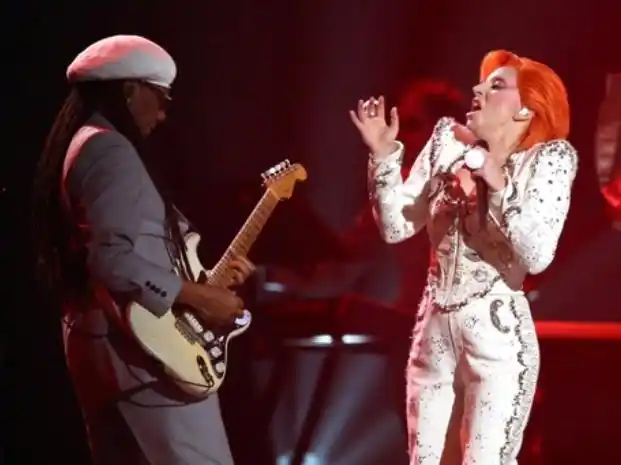 Lady Gaga fue ovacionada por su emotivo tributo a David Bowie