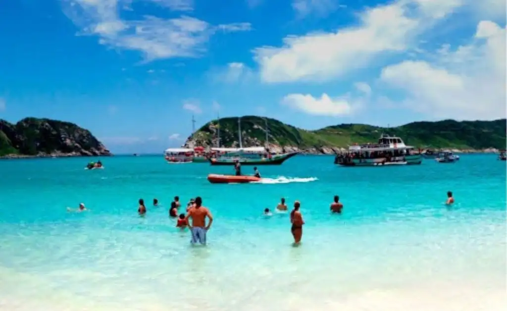 Buzios: ordenan la salida de turistas, cierre de hoteles y comercios por rebrote