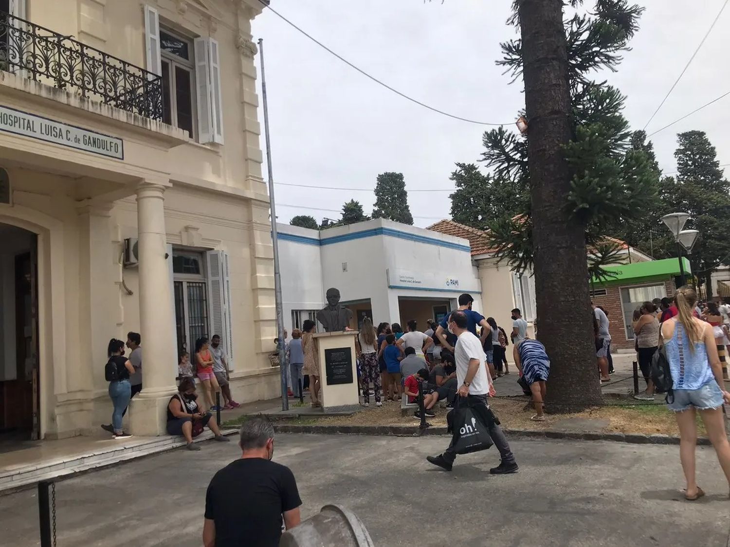 Tras el crimen de una policía de la Ciudad, balearon a otro agente para robarle la moto en Lomas de Zamora