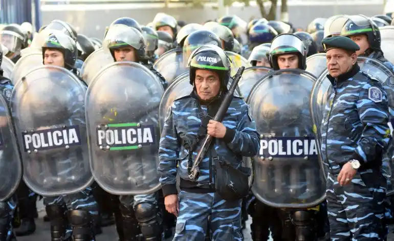 Agmer pidió por los trabajadores: “El ajuste cierra con despidos y represión”