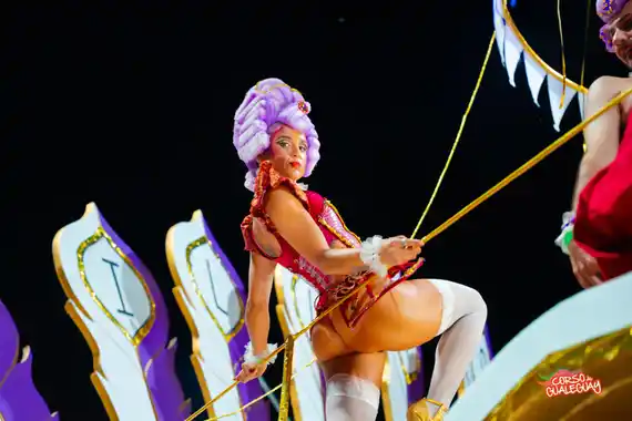 Las comparsas se muestran con un excelente nivel 
de diseño, color  y alegría