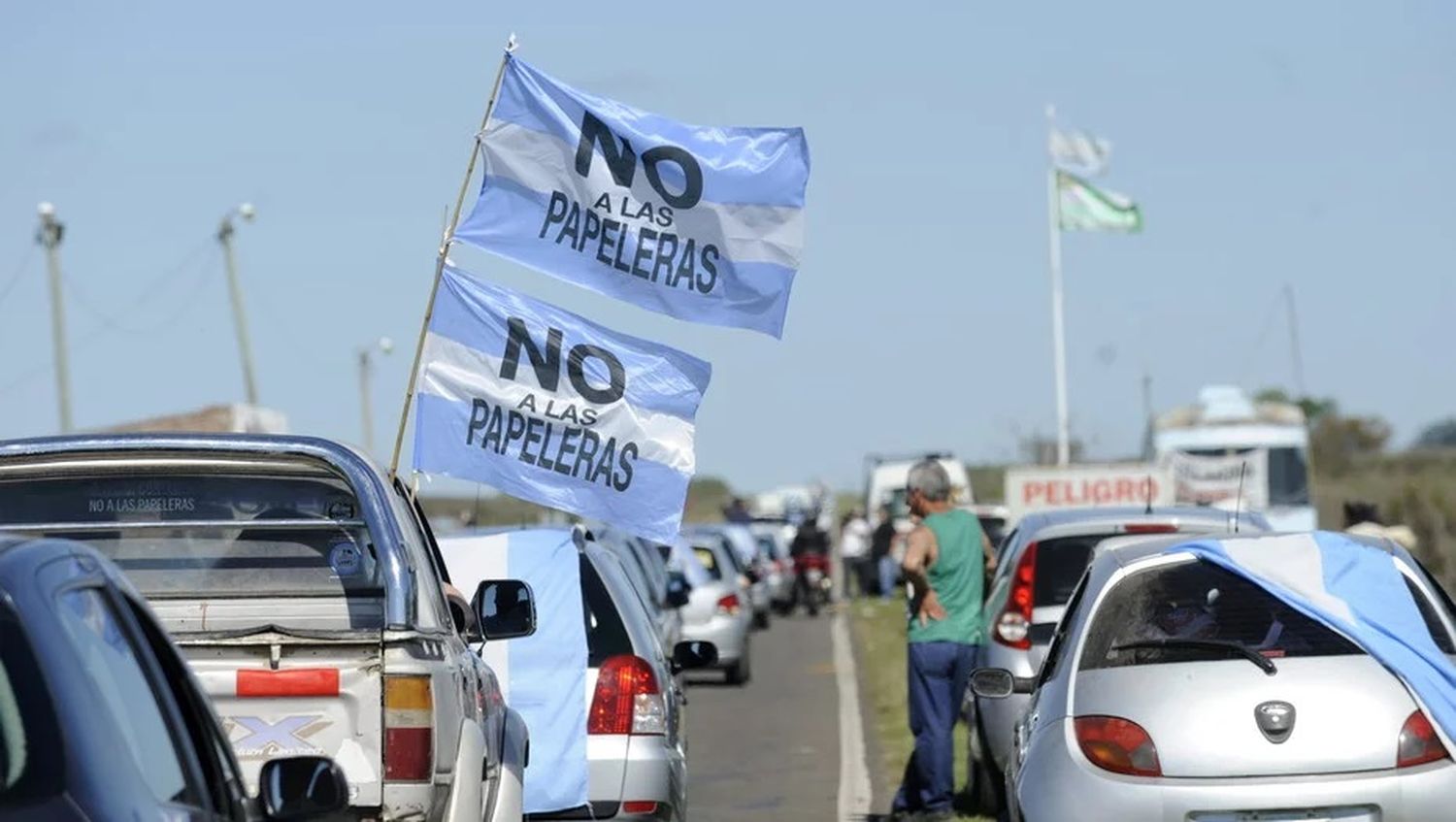 Clarín defendió las pasteras que "aprovechó" Uruguay y concejales electos oficialistas lo repudiaron