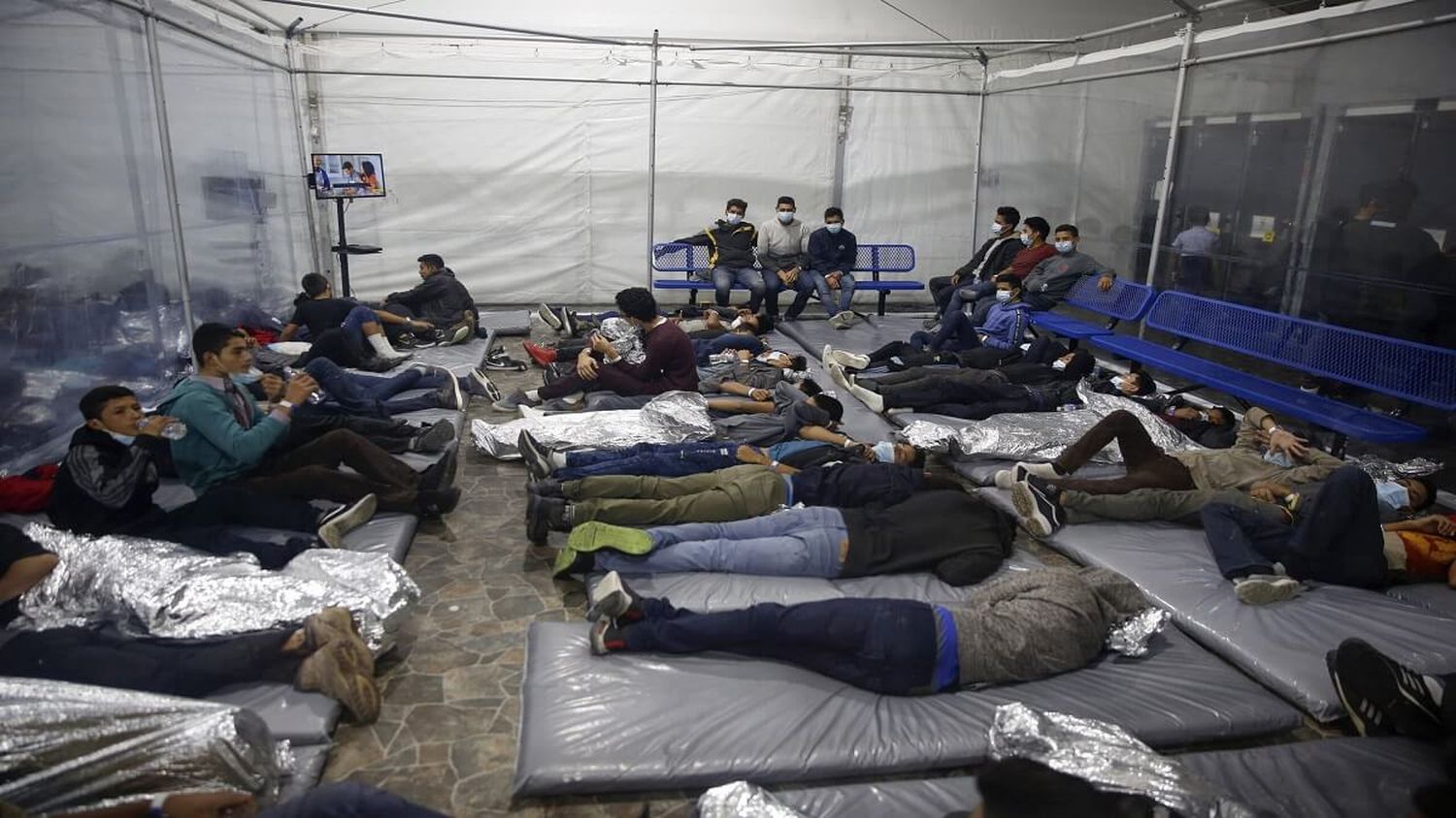 ¡OTRO OBSTÁCULO para los migrantes! Fiscales de EE.UU. actúan contra plan de Joe Biden
