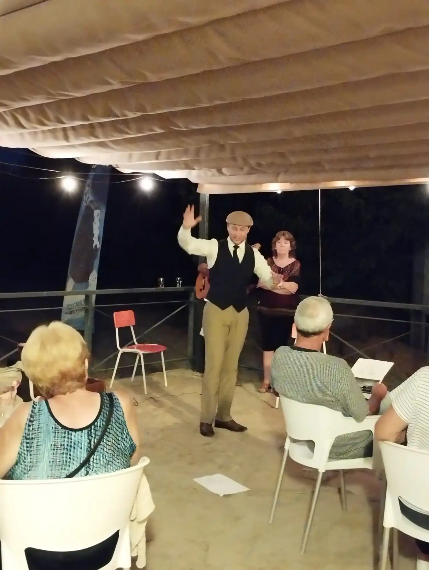 El libro "Del Río Senguer al Tandil" sigue su camino,

 ahora resuena más que nunca en España