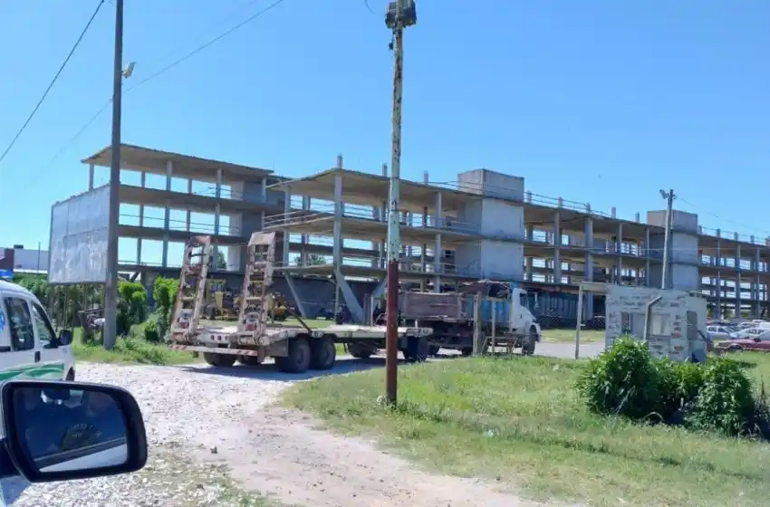 Video: encontraron una zona de excavación sin autorización por el olor de hidrocarburos