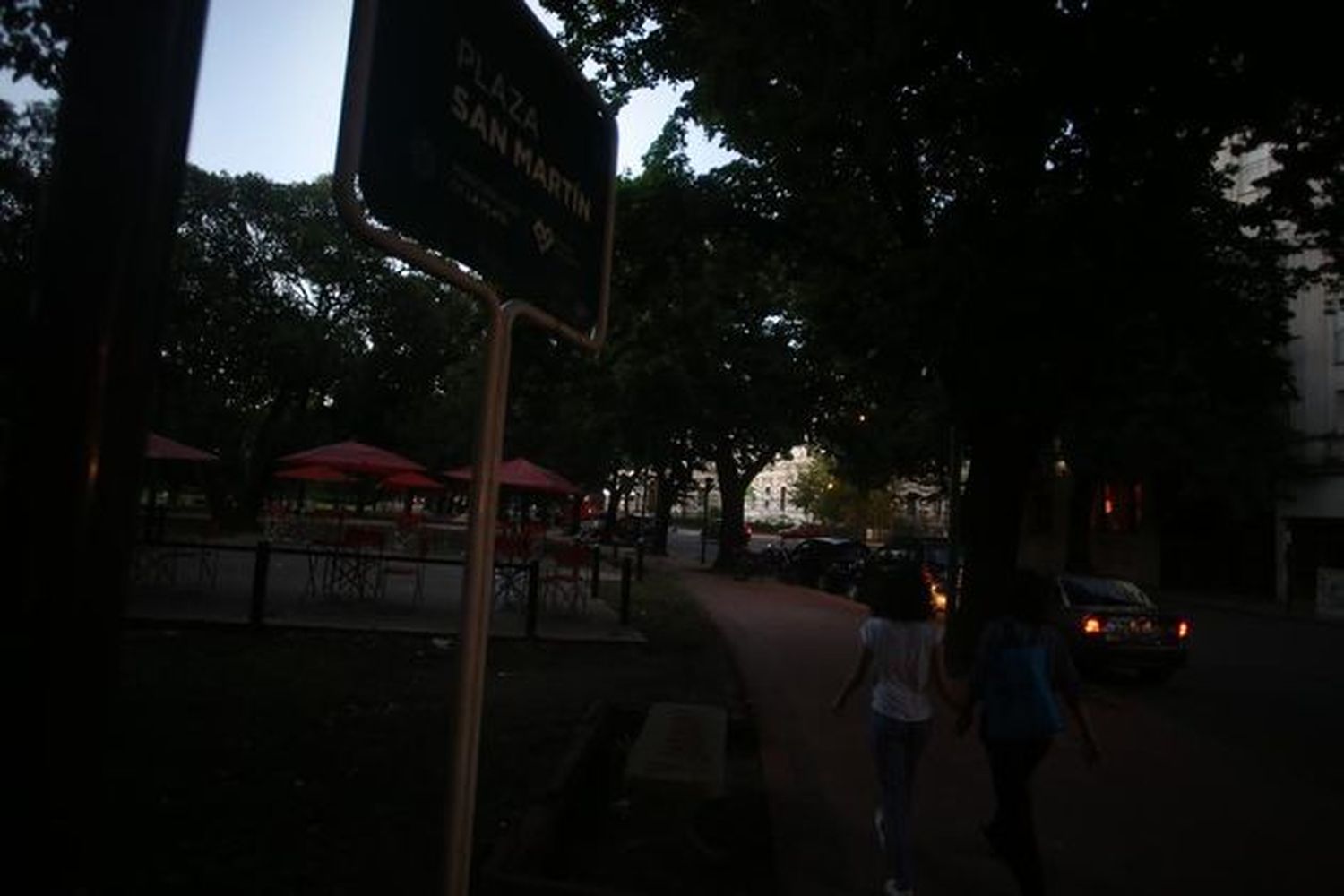 Asesinaron a un joven de 26 años de una puñalada en pleno centro de La Plata, a metros de la Gobernación bonaerense