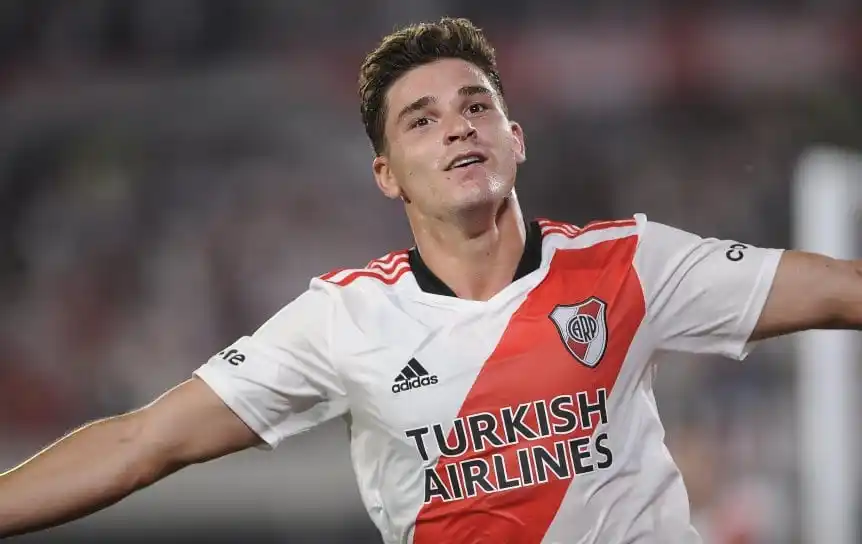 Guardiola avisó que Julián Álvarez hará la pretemporada con Manchester City en junio