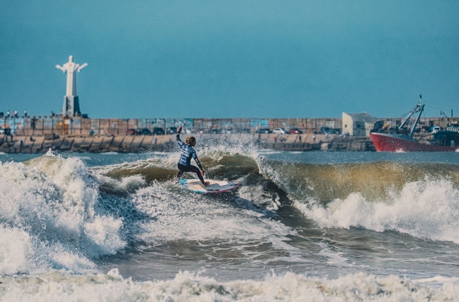 Los sueños argentinos siguen en pie en el Rip Curl Pro de Playa Grande