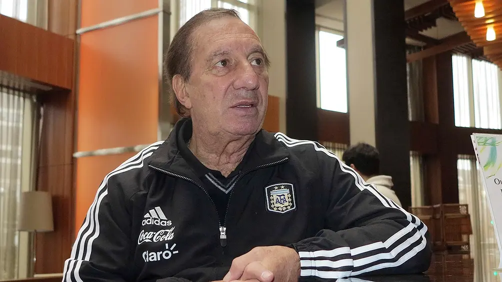 «Carlos está bien, camina por sí solo», reveló el hermano de Bilardo