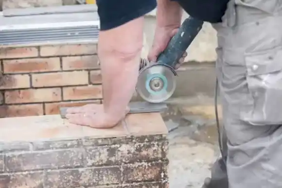 Tragedia: un hombre murió degollado por una amoladora en un accidente doméstico