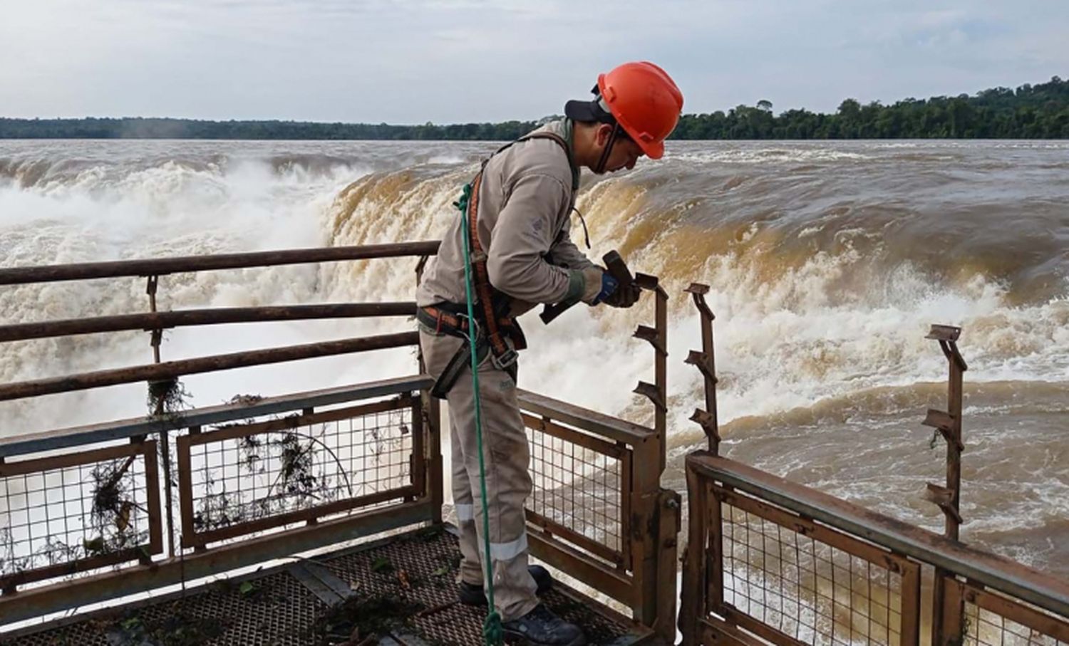 Cerraron preventivamente el circuito Garganta del Diablo ante la crecida del río Iguazú