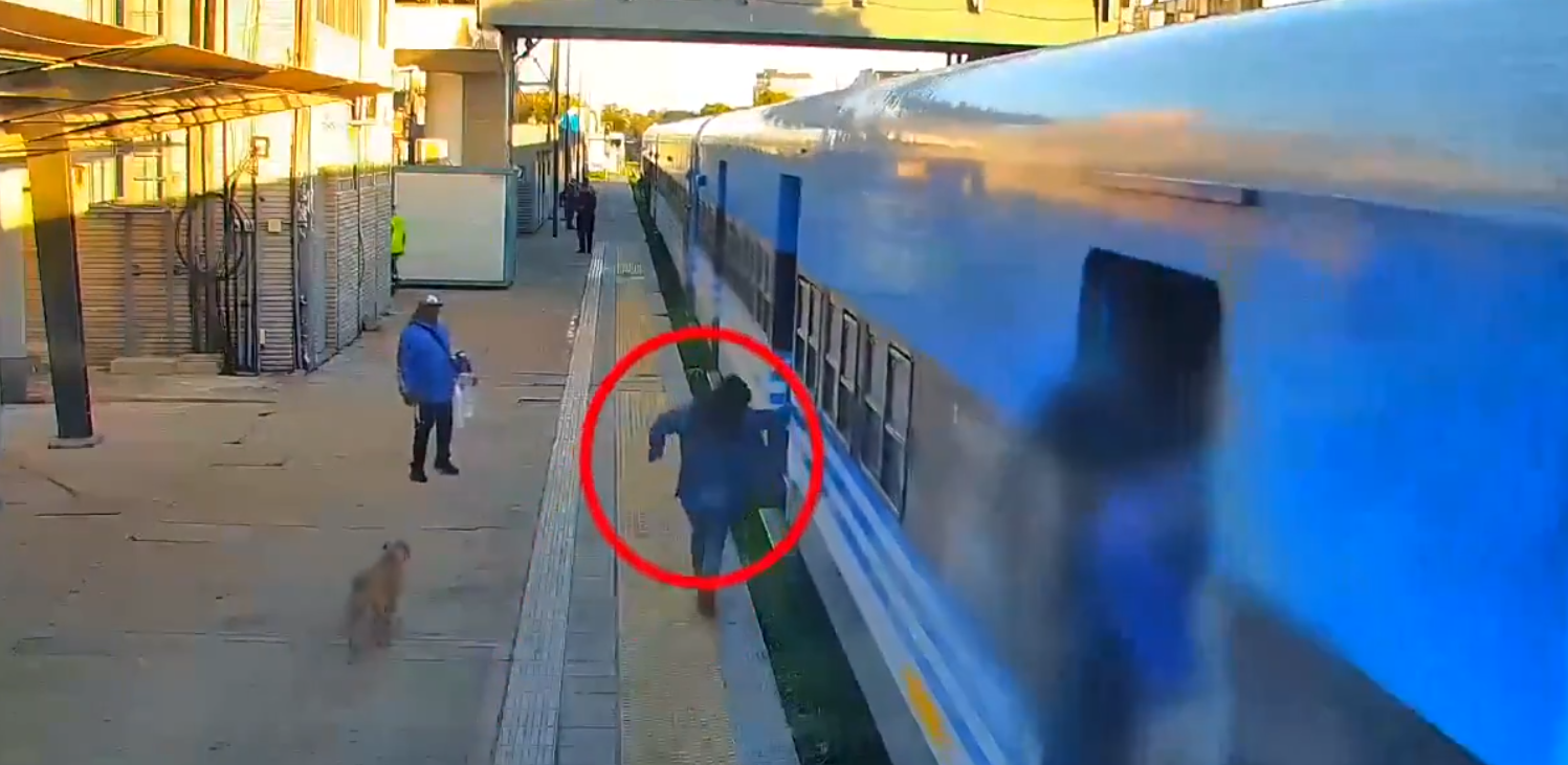 Las cámaras de seguridad captaron el momento
