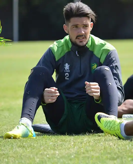 Avellaneda, el arquero que está cerca de Santamarina