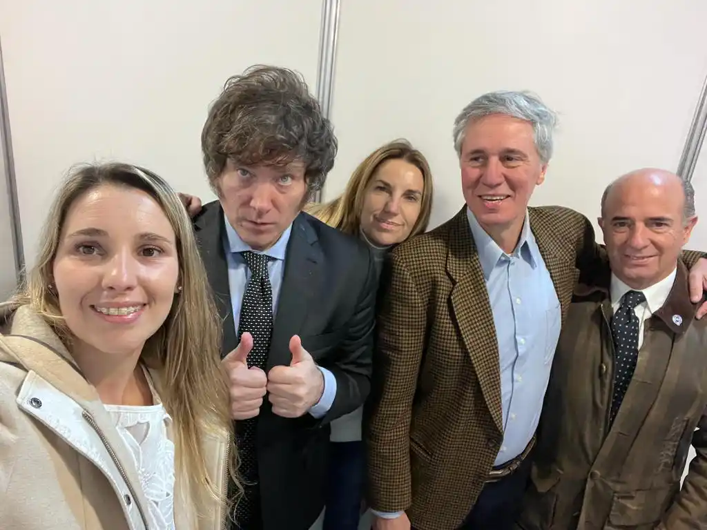 Etchevehere recorrió la Expo de Palermo con Javier Milei
