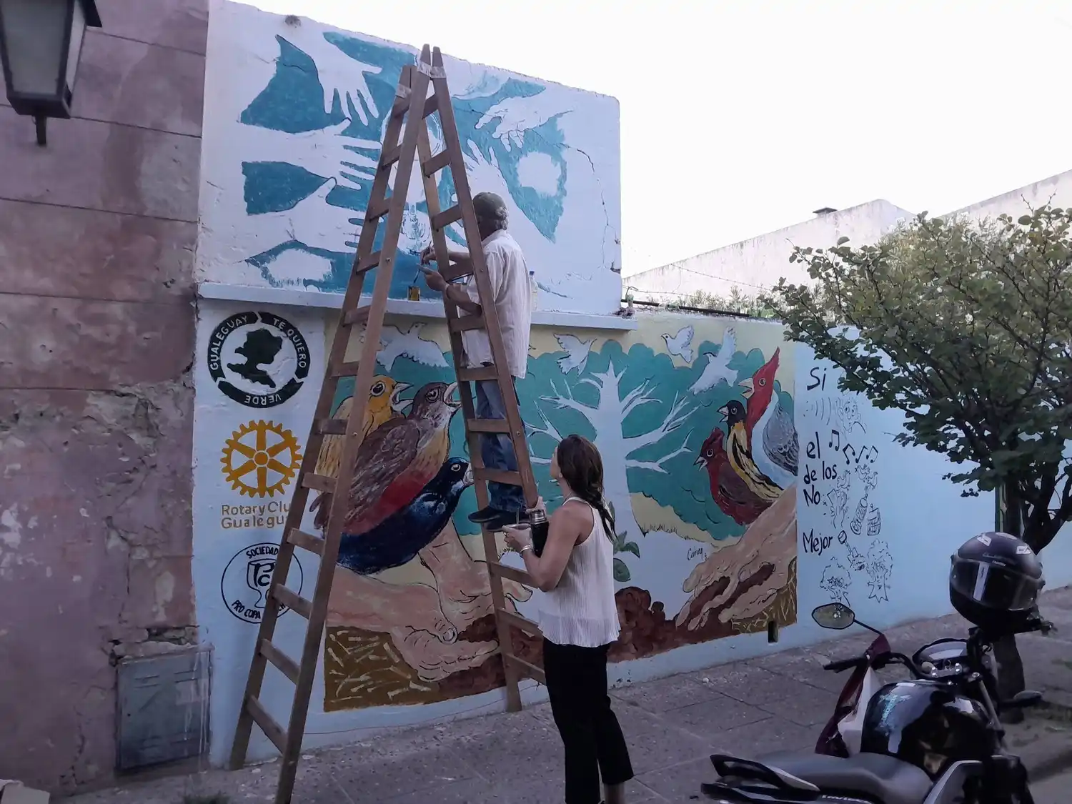 Se continúa con la plantación de árboles y creación de murales para concientizar sobre el cuidado ambiental