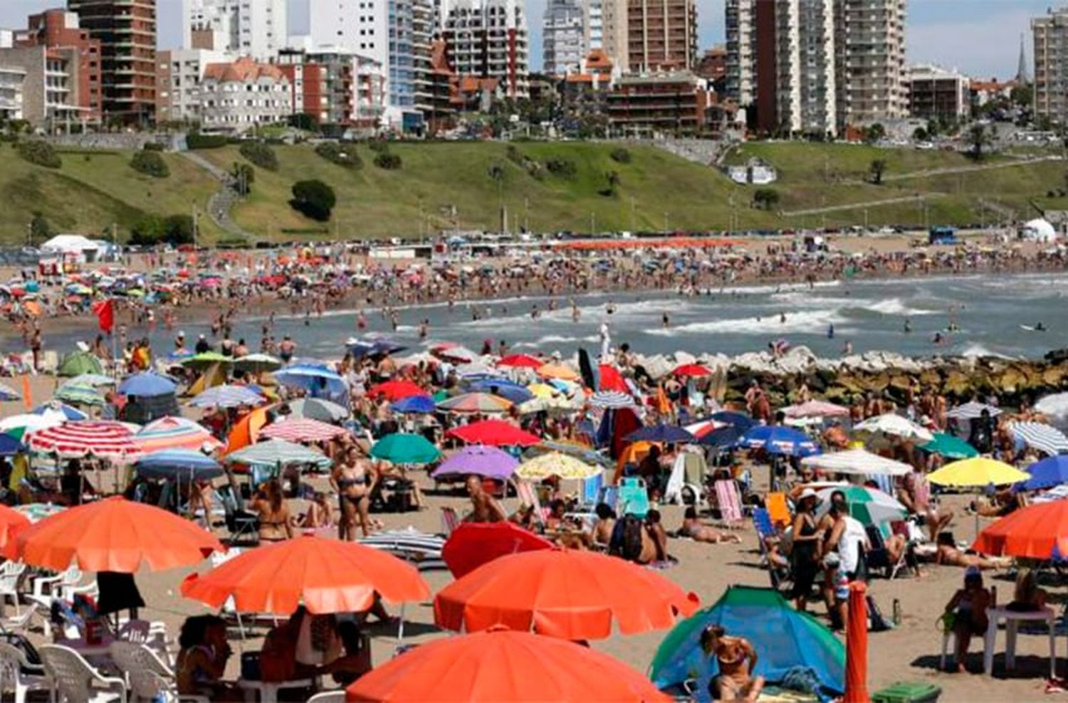 Mar del Plata recibió casi 3,5 millones de turistas durante el verano 2021-2022