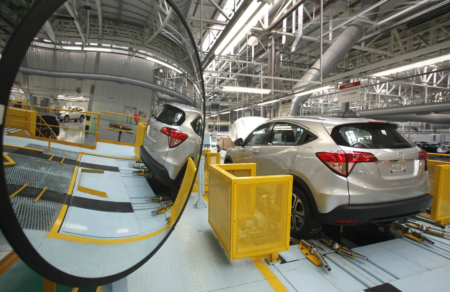 La industria en caída libre: se desplomó más del nueve por ciento en febrero pasado