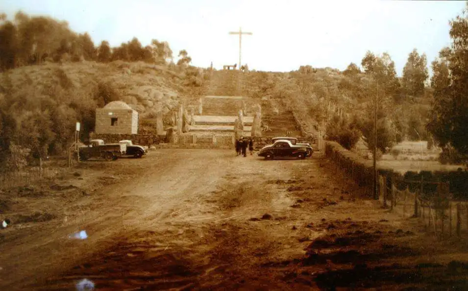 Así era la primitiva entrada al Calvario a poco de su inauguración.