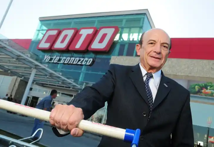 Alfredo Coto procesado por la tenencia de un arsenal en uno de sus supermercados