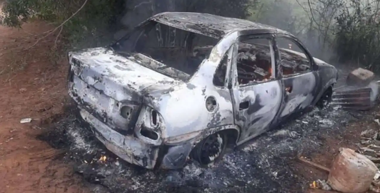 Encontraron el auto quemado de una taxista que está desaparecida