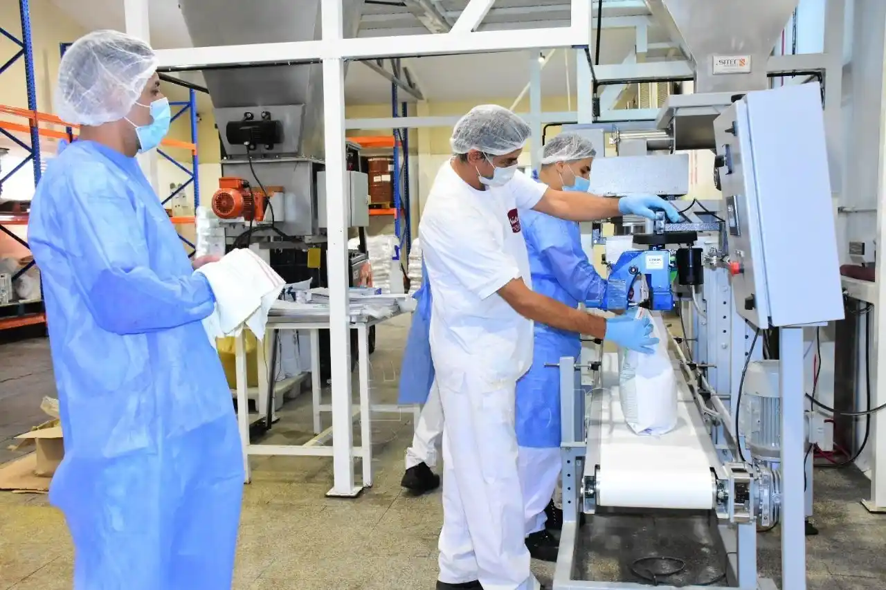 Aseguran la entrega de productos para los comedores escolares en verano