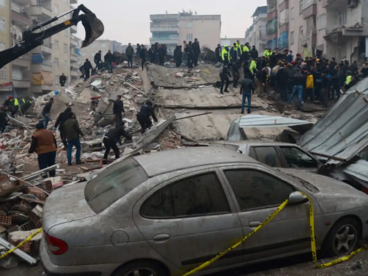 Más de mil muertos en Turquía y Siria tras un terremoto de magnitud 7,8