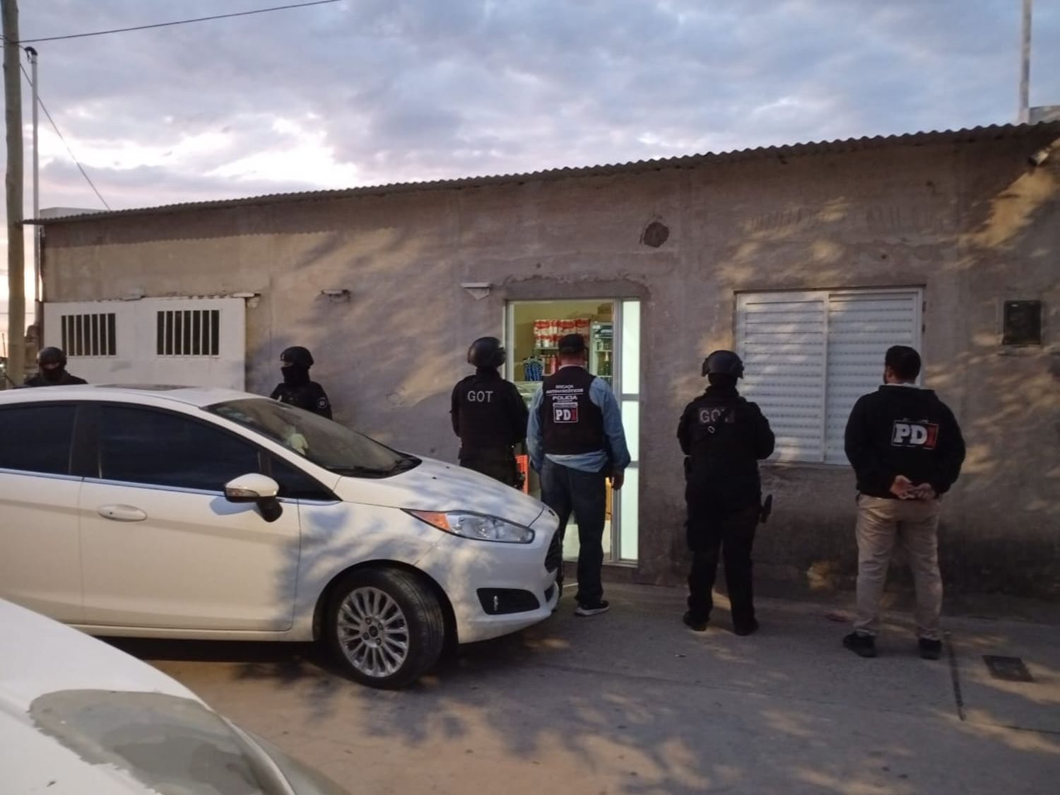 PDI allanó seis domicilios en simultaneo por microtráfico