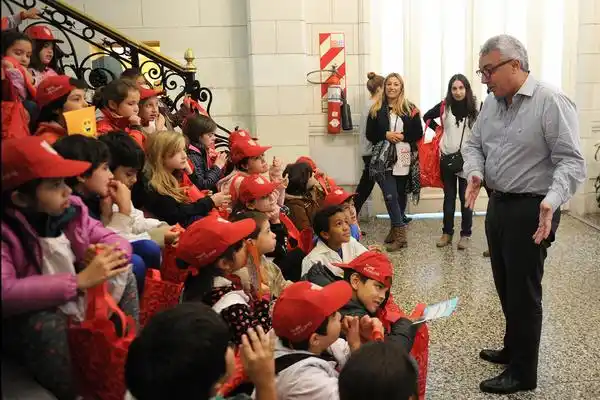 Alumnos de Islas visitaron el Concejo Deliberante y el Palacio municipal de Tigre