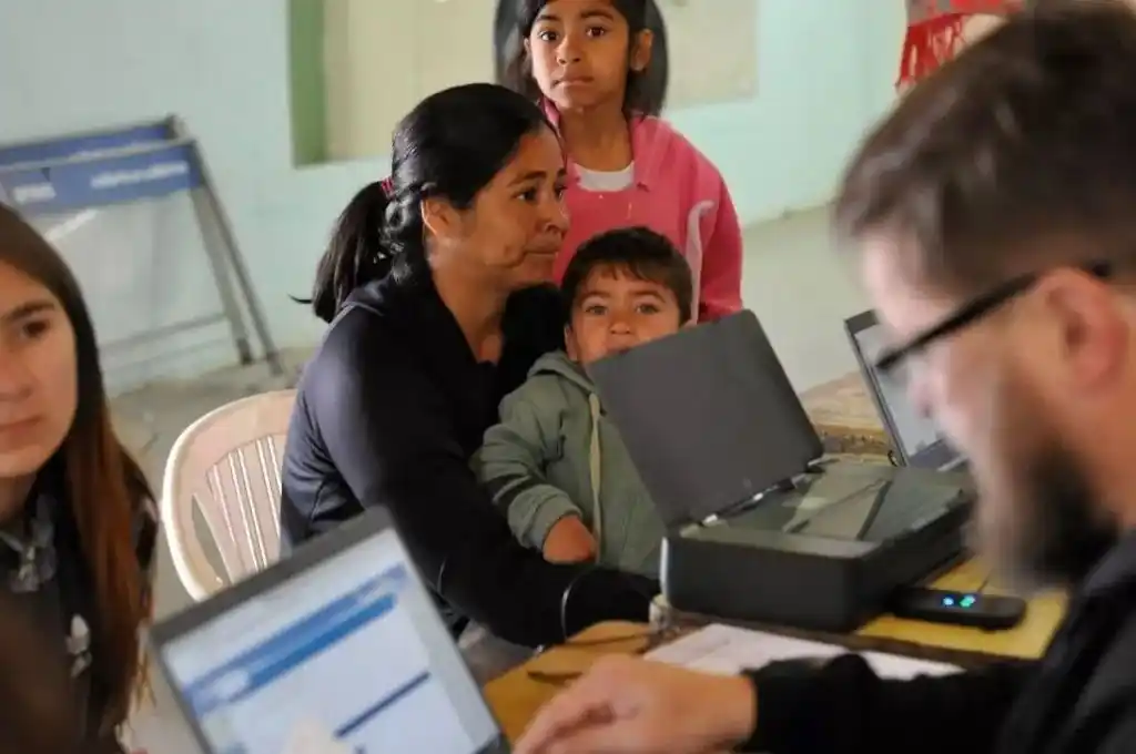 Anses oficializó la suba de asignaciones familiares y AUH