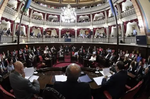 Cambiemos aprobó la ley de ART en una sesión que terminó en escándalo