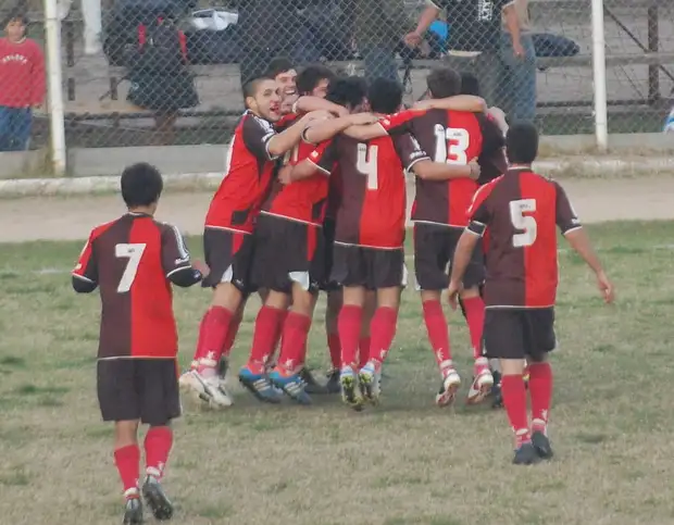 Isleños y Sportivo Larroque lideran las zonas del ascenso