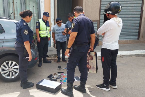 Caso Reuterfin: sigue la búsqueda del auto en el que escapó el tercer delincuente