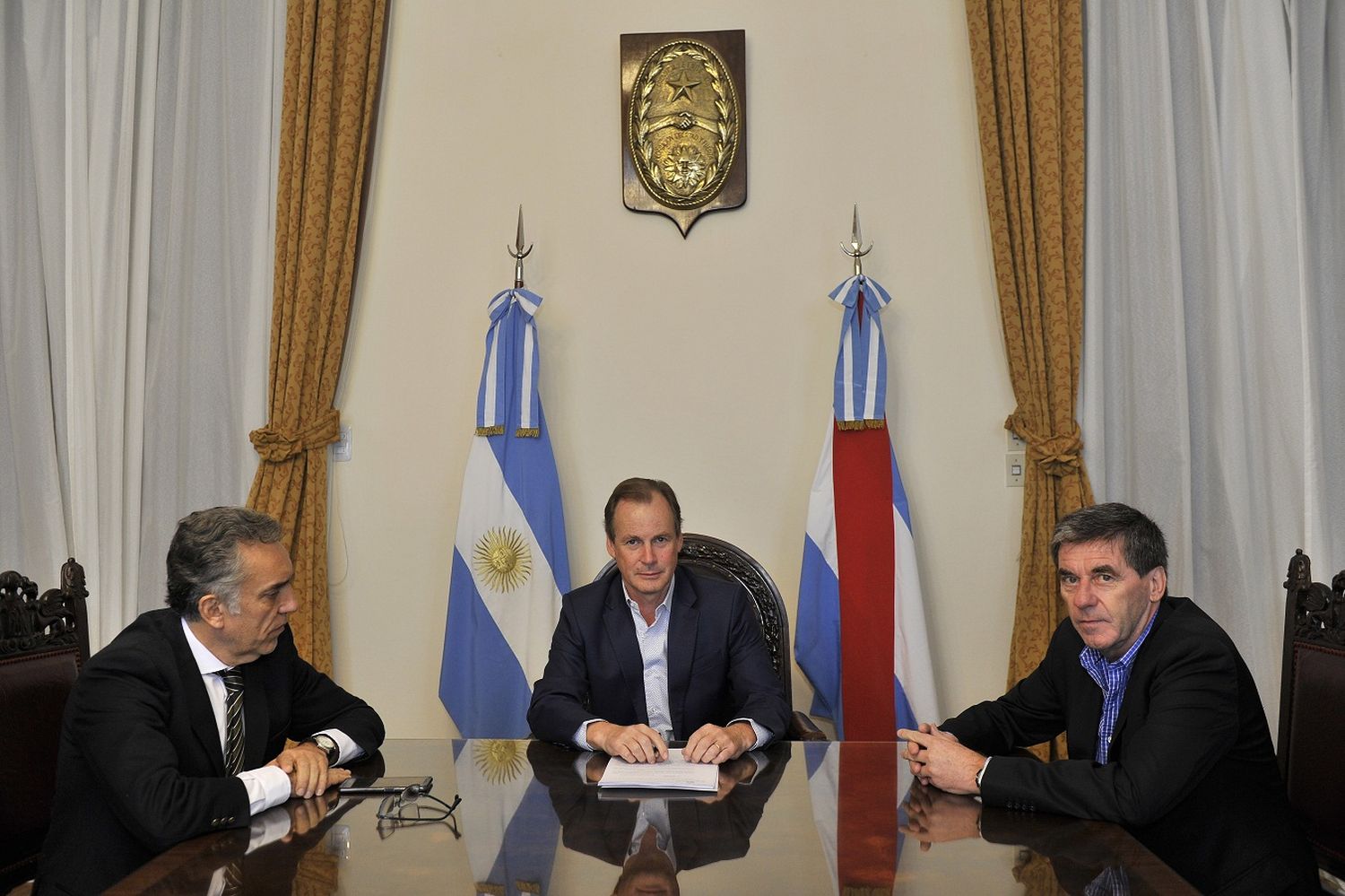 Coparticipación: Bordet firmó la acción de inconstitucionalidad