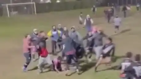 El video de la brutal agresión a un árbitro que forzó la suspensión de toda la fecha en la Liga de Fútbol de Dolores
