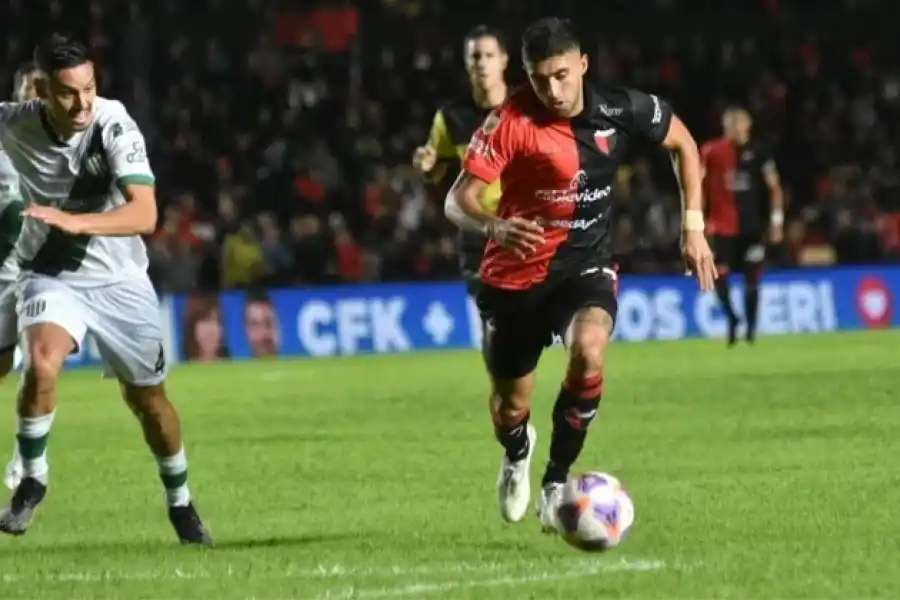 Colón visita a Banfield en un duelo clave por la permanencia