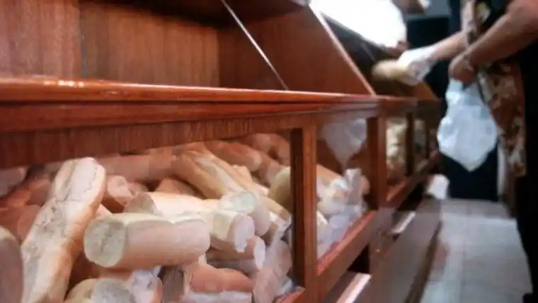 Misiones: una panadería sacó una tarjeta social para vender el pan con descuento