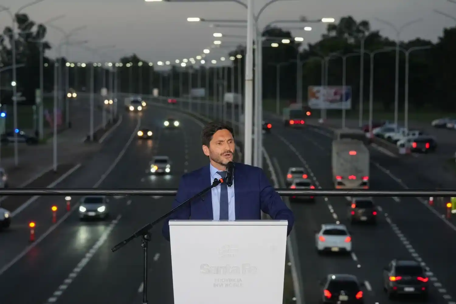 El Gobernador en el momento del anuncio.