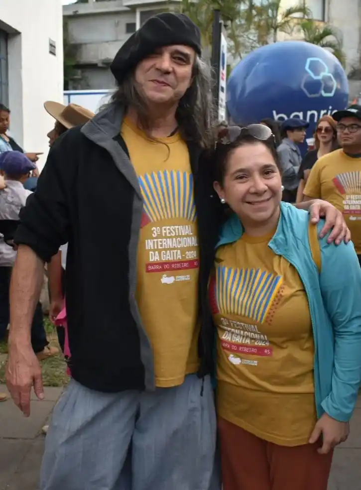 Mariela con el maestro Renato Borghetti-