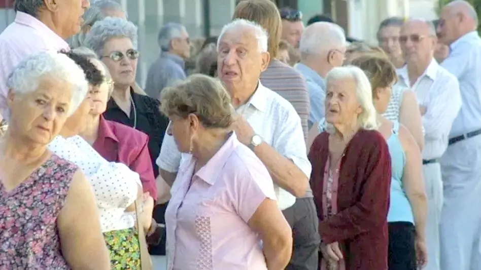 Oficializaron el último aumento del año para las jubilaciones y asignaciones familiares