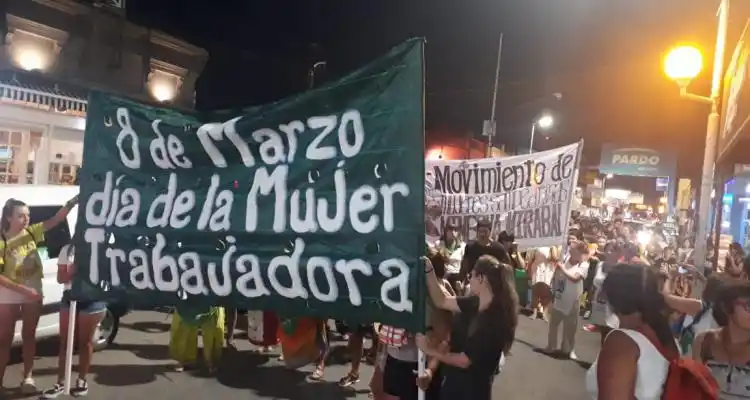 #8M: La marcha convocada por la Multisectorial de Mujeres en la Comisaría y la Municipalidad
