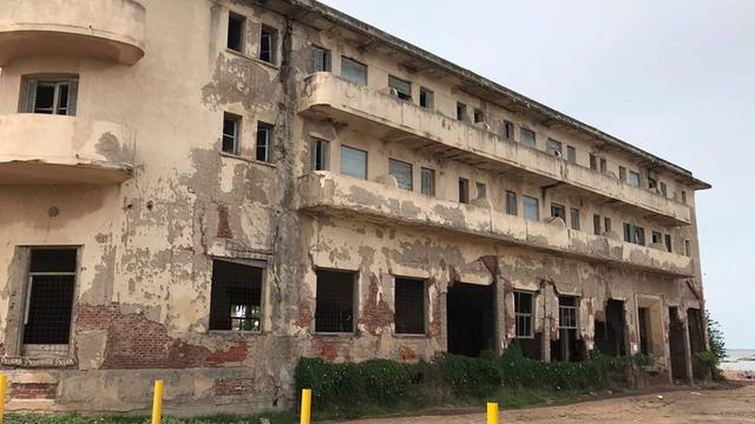 Un turista asegura haber fotografiado al fantasma del viejo hotel cordobés Viena Miramar