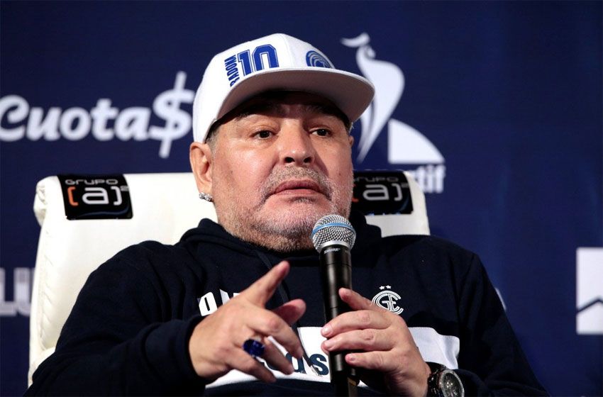 Maradona: «Tomo esta decisión con todo el dolor del alma»